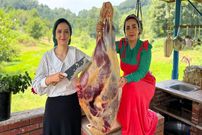 ببینید؛ غذای روستایی در ایران؛ برش ماهرانه ران گاو و تهیه قیمه بادمجان