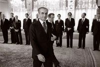 سفر در زمان؛ یادداشت‌های علم، چهارشنبه ۱۱ بهمن ۱۳۵۱: شاه گفت به سفیر آمریکا بگویم که مطالبی که شاه در کنگره گفت، صورت قانونی به خود گرفته و دیگر درباره آن چک و چانه زدن امکان ندارد