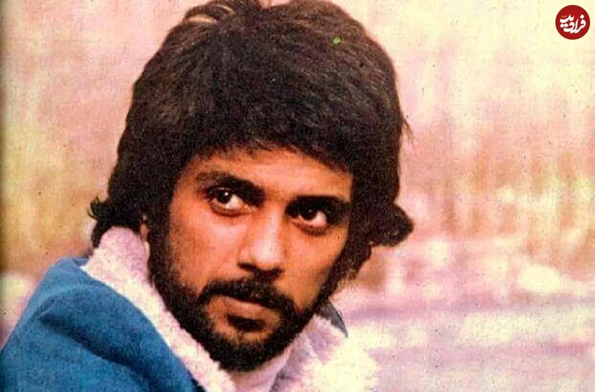 عکس| سفر در زمان؛ «داریوش» بر سر مزار «فریدون فرخزاد»؛ دهه 70