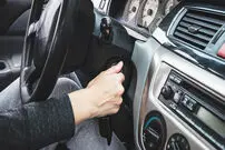 علت روشن نشدن ماشین: از باتری تا سیستم سوخت