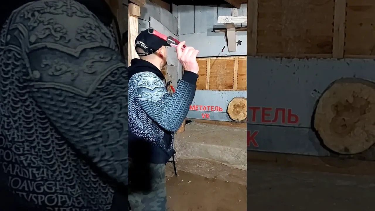 (ویدئو) مهارت این مرد در پرتاب چاقو شما را قطعا شوکه می کند!