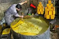 ببینید؛ فرآیند تولید صابون رختشویی در کارگاهی در پاکستان از نمای نزدیک