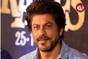 عکس| سفر در زمان؛ «شاهرخ خان» در حال سخنرانی در یک مراسم سینمایی در بمبئی؛ سال 1382