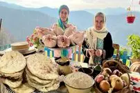 ببینید| غذای روستایی در ایران؛ تهیه مرغ تنوری و پخت نان در روستایی کوهستانی