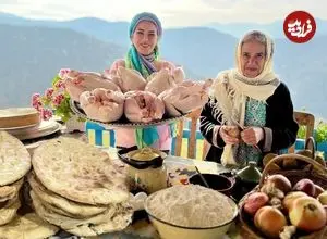 ببینید| غذای روستایی در ایران؛ تهیه مرغ تنوری و پخت نان در روستایی کوهستانی