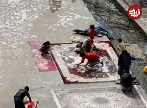 عکس| سفر به ایران قدیم؛ مردها، قالی‌ها و قاطرها در کنار رودخانه؛ 100 سال قبل