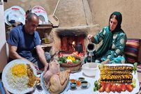 ببینید| غذای روستایی در ایران؛ تهیه چلو کباب کوبیده مرغ توسط زوج روستایی