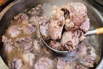 ببینید؛ غذای خیابانی در چین؛ انواع نودل با گوشت گاو در پکن