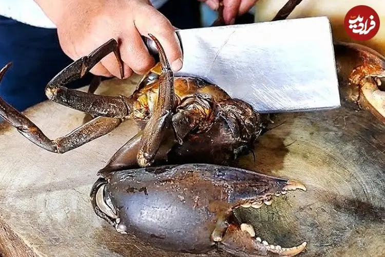 ببینید| غذای خیابانی در ویتنام؛ پخت غذا با خرچنگ گِلی در بانکوک