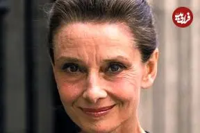 عکس| سفر در زمان؛ «آدری هپبورن» با یک طوطی سنگالی در لندن؛ سال 1327