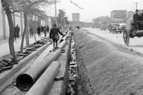 عکس؛ سفر در زمان؛ ۷۰ سال پیش آب لوله‌کشی در تهران به خانه‌ها رسید!