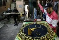 (تصاویر) این کارگاه سال‌ها پرده خانه خدا را می‌دوخت