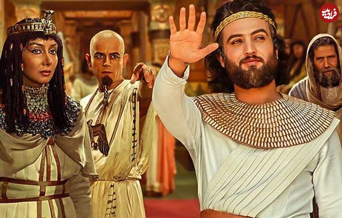 عکس| سفر به تاریخ؛ «یوزارسیف» در حال خواندن دیالوگ در پشت‌صحنه سریال یوسف پیامبر