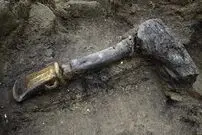 (تصاویر) یافته‌های شگفت‌انگیز در یک روستای 3 هزارساله؛ از آبگوشت تا شیشه‌های ایرانی