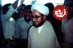 عکس؛ سفر در تاریخ؛ «محمدصادق خلخالی در حال نماز خواندن در یک مسجد در کره شمالی»؛ دهه 60