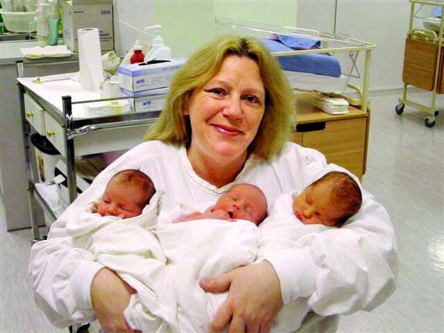 رکورد دارترین مادران دنیا | آنجلینا جولی و ۶ مادر دیگر در یک قاب