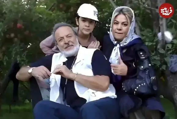 عکس| سفر در زمان؛ «هما قادری» در کنار مزار همسرش ایرج قادری؛ سال 1401