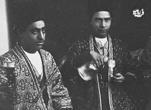 عکس| سفر زمان؛ مطرب‌های دوران قاجار پای بساط کباب و میوه