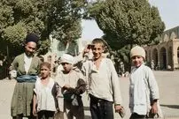تصاویر| سفر به عصر قاجار؛ از «درویش وافورکش» تا «معلق زدن پسر رقاص»