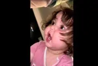 (ویدئو) وقتی ماساژور برقی دست بچه ها می‌افتد و اتفاق بامزه‌ای رقم می‌خورد!