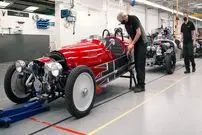 ببینید| مراحل تولید خودروهای کمیاب و متفاوت مورگان موتور در انگلیس