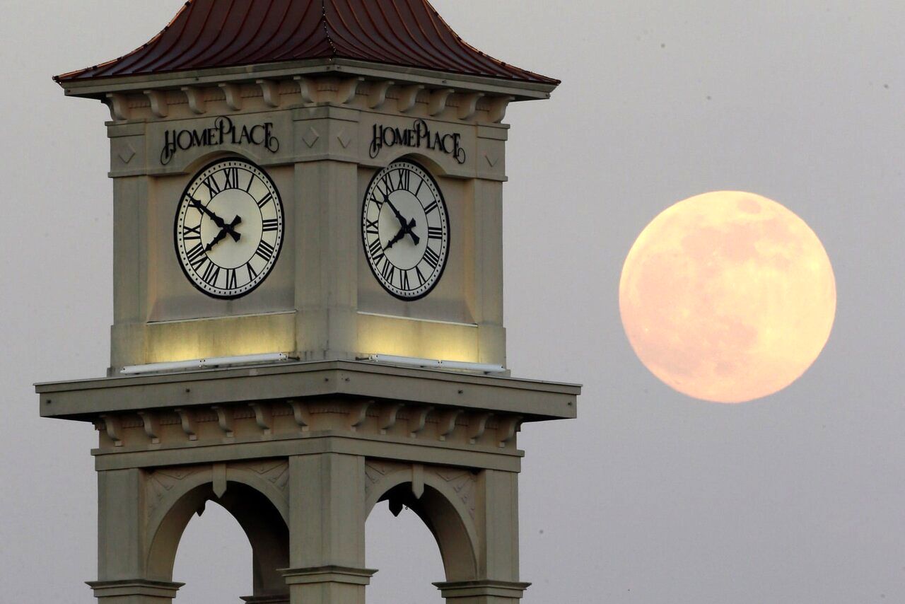 ساعت ماه با ساعت زمین متفاوت است؟ 
