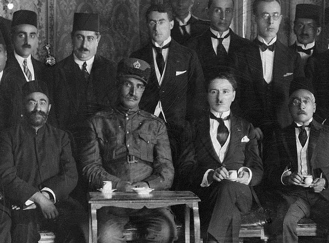 عکس‌های رضاخان و سفیر «بدفرجام» شوروی در آخرین سال‌های حکومت قاجار