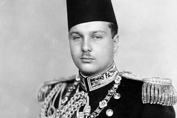 عکس؛ سفر در زمان؛ «ملک فاروق، پادشاه مصر در کنار دخترش فوزیه»؛ سال 1340