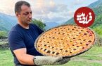 ببینید| غذای روستایی در آذربایجان؛ برداشت تمشک از جنگل و تهیه کیک پای با آن 