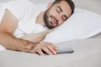 چرا بیشتر ما در خواب هایمان تلفن همراه نمی بینیم؟
