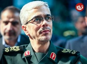 عکس؛ سفر در تاریخ؛ «سرلشکر باقری» در کنار همرزمان اش زیر یک درخت؛ دهه 60