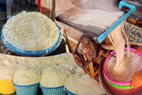 ببییند؛ فرآیند درست کردن نودل برنجی به شکل سنتی در روستایی در چین