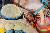 ببییند؛ فرآیند درست کردن نودل برنجی به شکل سنتی در روستایی در چین