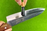 ببینید؛ ترفندهایی ساده برای تیزکردن سریع چاقو مانند یک تیغ جراحی!