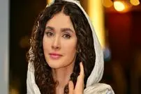 تصاویر؛ «ساناز سعیدی» با استایل آبی آسمانی و صندل‌های تابستانی در جشنواره