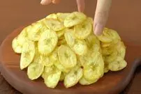 (ویدئو) چگونه چیپس موز را مثل آب خوردن در خانه تهیه کنیم؟