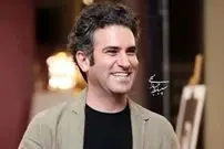 عکس| سفر زمان؛ تیپ و ژست متفاوت «هوتن شکیبا» در «سوراخ»؛ سال 95