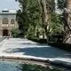 عکس| سفر زمان؛ خواب مشهدی حسین باغبان در حیاط کاخ گلستان در دوران ناصرالدین شاه