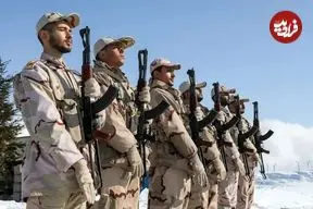 عکس| سفر زمان؛ سلفی سربازان در میدان نقش جهان اصفهان؛ دهه 40