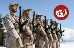 عکس| سفر زمان؛ سلفی سربازان در میدان نقش جهان اصفهان؛ دهه 40