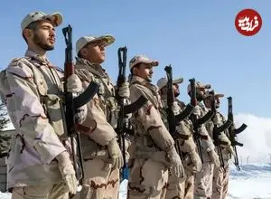 عکس| سفر زمان؛ سلفی سربازان در میدان نقش جهان اصفهان؛ دهه 40