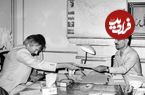 عکس؛ سفر در زمان؛ «محمدعلی رجایی» در حال بازدید از یک یگان‌ نیروی دریایی؛ سال 59