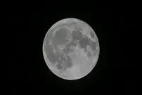 آیا ماه در حال کوچک شدن است؟