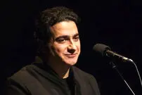 ( ویدیو) واکنش همایون شجریان به شنیدن قطعه‌ای از خودش در ترکیه قبل از کنسرت