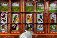تصاویر؛ جایی که هر کامیون یک اثر هنری است؛ شاهکارهای سیار در جاده‌های پاکستان