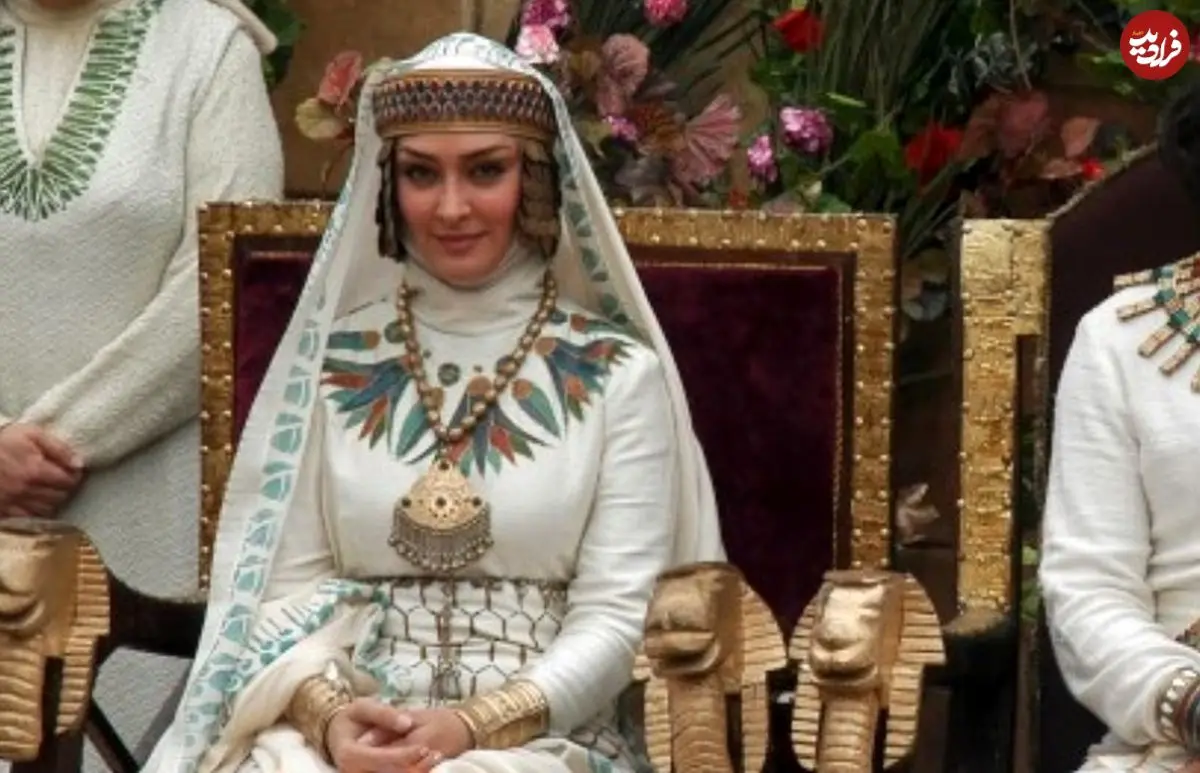 عکس| سفر زمان؛ تیپ و چهرۀ تازۀ «آسنات» در آستانۀ 48 سالگی؛ 17 سال بعد از «یوسف پیامبر»