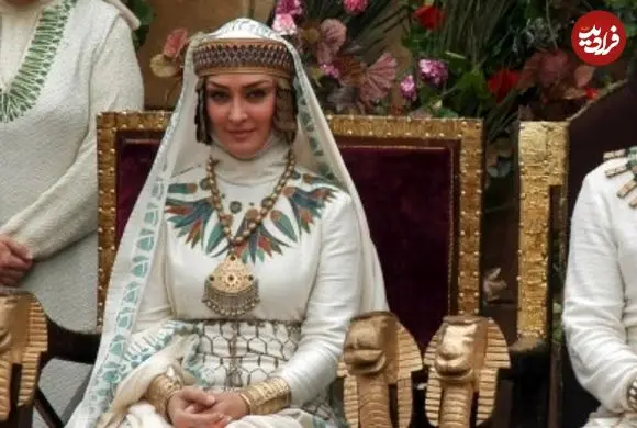 عکس| سفر زمان؛ تیپ و چهرۀ تازۀ «آسنات» در آستانۀ 48 سالگی؛ 17 سال بعد از «یوسف پیامبر»