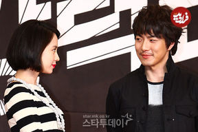 عکس| سفر زمان؛ خندۀ شدید «بانو سویا» در کنار «جومونگ» در مراسم معرفی یک سریال