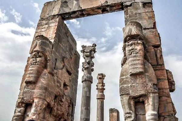 عجایب هفتگانهٔ جمشید: رازهایی از دنیای باستانی ایران
