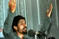 عکس| سفر در زمان؛ «حسین پناهی» در مراسم عروسی «صادق آهنگران»؛ سال 1358